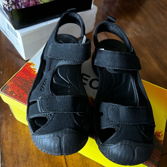 Sandal - Picture 1 of 2